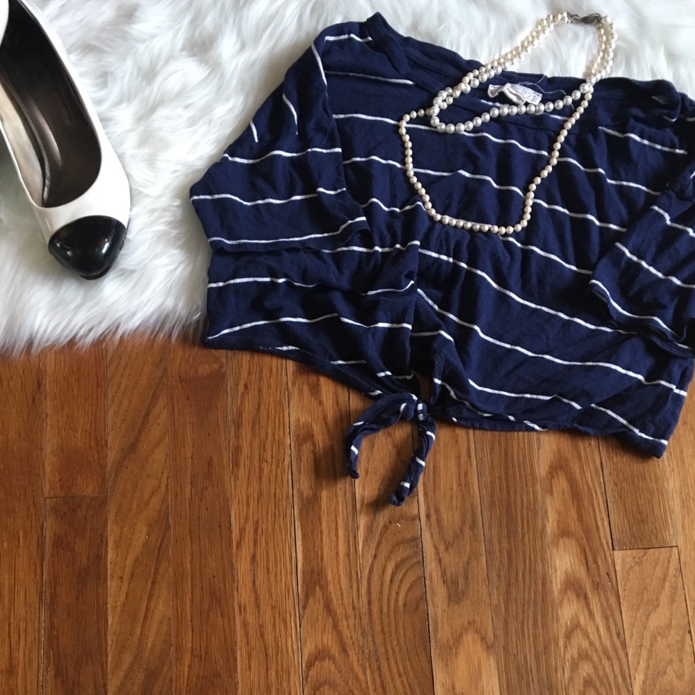 🌸 Navy blue 🌸 Forever 21 Crop Top